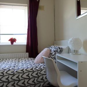 Females Only - Private Bedrooms In Dublin ลูกัน Exterior photo
