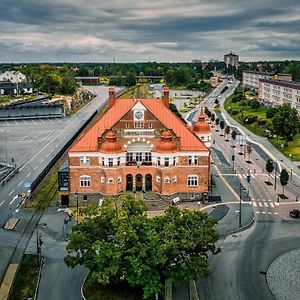 Grand Station - Restaurang & Rooms ออสการ์ชัมน์ Exterior photo