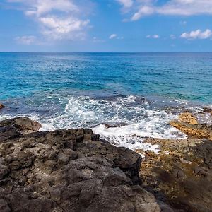 Hokuea Hale Oceanfront Private Home With Hot Tub ไคลัวโคนา Exterior photo