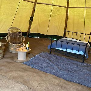 Devon Tipi Camp And Glamp Hotel Stoke Canon Exterior photo