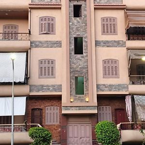 Chara ٨٩ Vila ٢٤ Apartment Izbat Al Burj Exterior photo