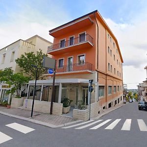 Hotel House Gargano ซานโจวานนี โรตอนโด Exterior photo