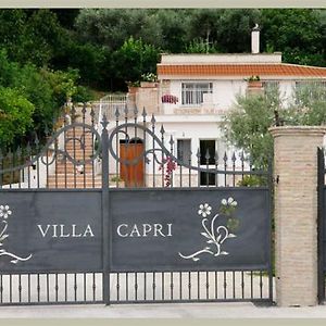 Villa Capri ฟอนดี Exterior photo