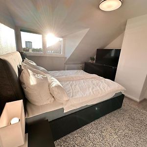 Zentrale Wohnung Fuer 4 Mit Bett Und Schlafcouch เอสเซน Exterior photo