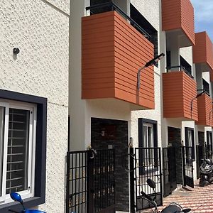 Rt Service Apartment Villas เวลังกานี Exterior photo