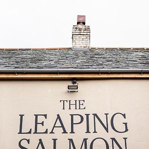 The Leaping Salmon Hotel เยลเวอร์ตัน Exterior photo