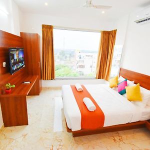 Keerthis Royal Suites Kempegowda International Airport Yelahanka Room photo