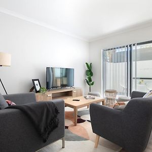 Modern Cozy Apartment เพิร์ท Exterior photo