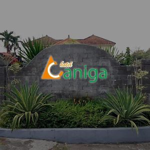 Caniga Hotel Yogyakarta Gondowulung Exterior photo