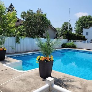 Private Pool And Backyard * Bbq * 6 Beds * 5 Min. From Mtl Apartment ลองกัยล์ Exterior photo