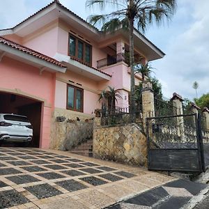 Villa Bukit Cipendawa Cipanas ชิปานาส Exterior photo