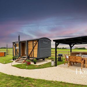 One Of A Kind Shepherds Hut With Incredible Views เธม Exterior photo