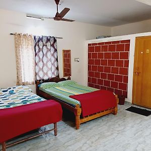 Mahadevi Guest House โกการ์นา Exterior photo