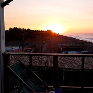 Black Sand Beachhouse Hotel มอนเตริโก Exterior photo