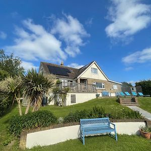 Three Gables, West Wight Village House, Sleeps 10 Newbridge  Exterior photo