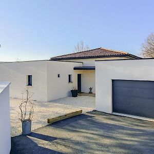 Lovely Home In Mercuer With Outdoor Swimming Pool Exterior photo