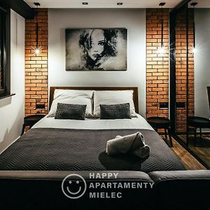 Happy Night - Apartamenty Happy เมียเลส Exterior photo