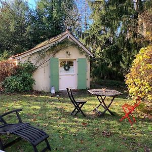 Maisonnette En Clairiere De Foret Villa Gambais Exterior photo