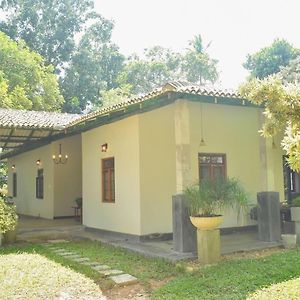 Charming & Historical 3-Bed Bungalow In Hikkaduwa Villa Exterior photo