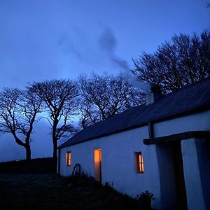 Thistle Thatch Cottage And Hot Tub - Mourne Mountains นิวคาสเซิล Exterior photo