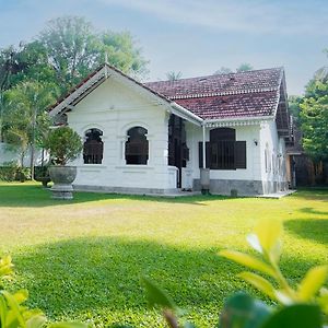 Vimansa International Meditation And Retreat Centre Hotel อัมบาลังโกดา Exterior photo