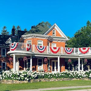 1000 Islands Bed And Breakfast-The Bulloch House แกเนอนอเคว Exterior photo