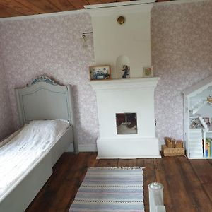 Bullerbyn - Mellangarden - Astrid Lindgren'S Family House Villa มาเรียนเนอลุนด์ Exterior photo