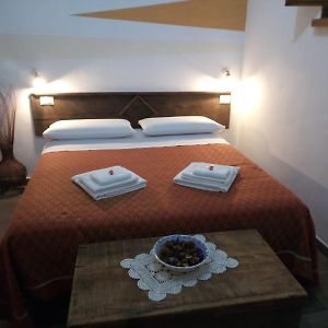 Bed And Breakfasts La Casetta แตร์รานอวา ดิ ปอลลีโน Exterior photo