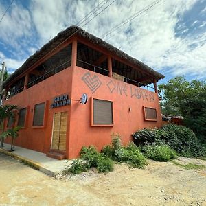 One Love Hostal Puerto Escondido Aparthotel ปูแอร์โตเอสกอนดิโด Exterior photo