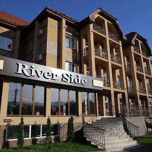 River Side Hotel โปลยานา Exterior photo