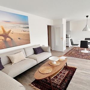 Moderne & Helle Wohnung Mit Netflix & Bergsicht เวทซิคอน Exterior photo