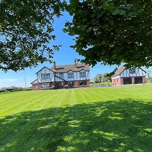 Greenfields Country House Bed & Breakfast Latton Exterior photo