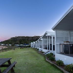 Blue Lagoon Beach Resort บาโทเบย์ Exterior photo