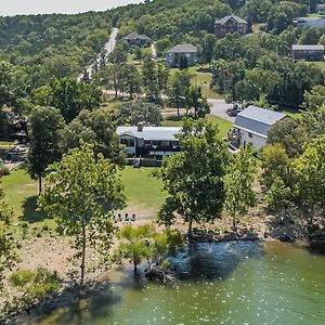 Red Bud Cove Lakefront Farm House On Table Rock Lake Villa Hollister Exterior photo