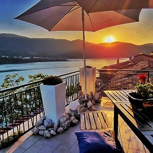 La Terrazza Sul Lago Villa กาสเตล ดิ ตอรา Exterior photo