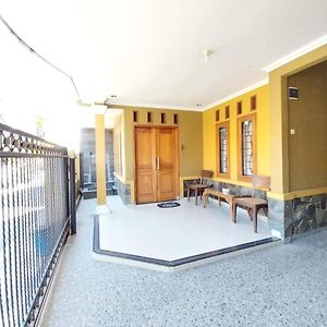 Guesthouse Hannia จิเรบอน Exterior photo