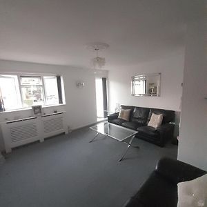 Quiet And Cosy Room In Shared Flat Hornchurch Exterior photo