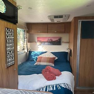 Heated Caravan With All The Trimmings เมลเบิร์น Exterior photo