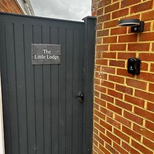 The Little Lodge ฮอร์เลย์ Exterior photo