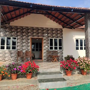 Guddagandi Homestay Sakaleshpura Hanbal Exterior photo