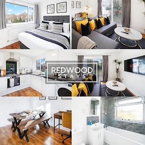 Cozy 3 Bed House With X2 Free Parking By Redwood Stays ฟาร์นโบโรห์ Exterior photo