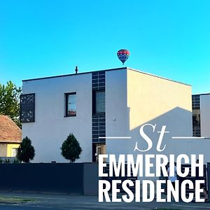 St Emmerich Residence เยอร์ Exterior photo