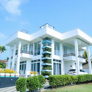 Villa Water View Bandaragama Exterior photo