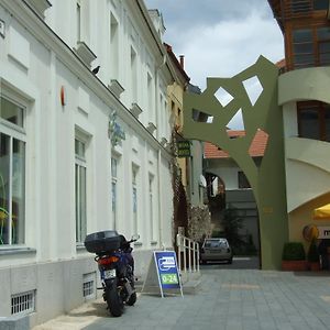 Hotel Diana เปตช์ Exterior photo