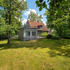 Gustav Ernesaks- Kadriorg Hotel ทาลลินน์ Exterior photo