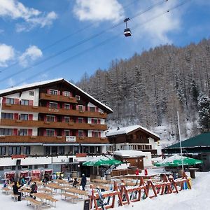 Hotel The Larix Ski-In Ski-Out ซาสฟี Exterior photo