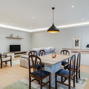 Guestready - Ideal Getaway Minutes From Porto Apartment กองโดมาร์ Exterior photo