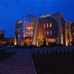 Hotel Amadeus โวดิสลาฟ ชลอสกี Exterior photo