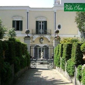 B&B Villa San Gennariello ปอร์ติชี Exterior photo