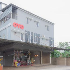 Oyo 390 '77 Guesthouse จาการ์ตา Exterior photo